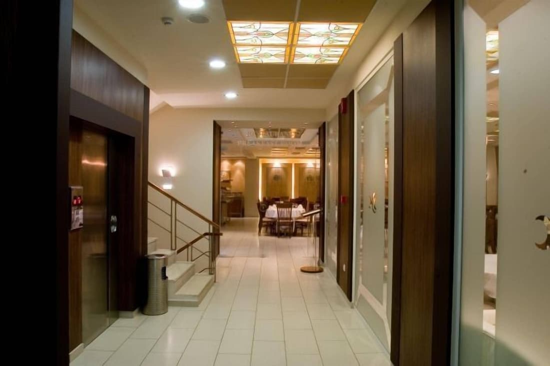 Crystal City Hotel