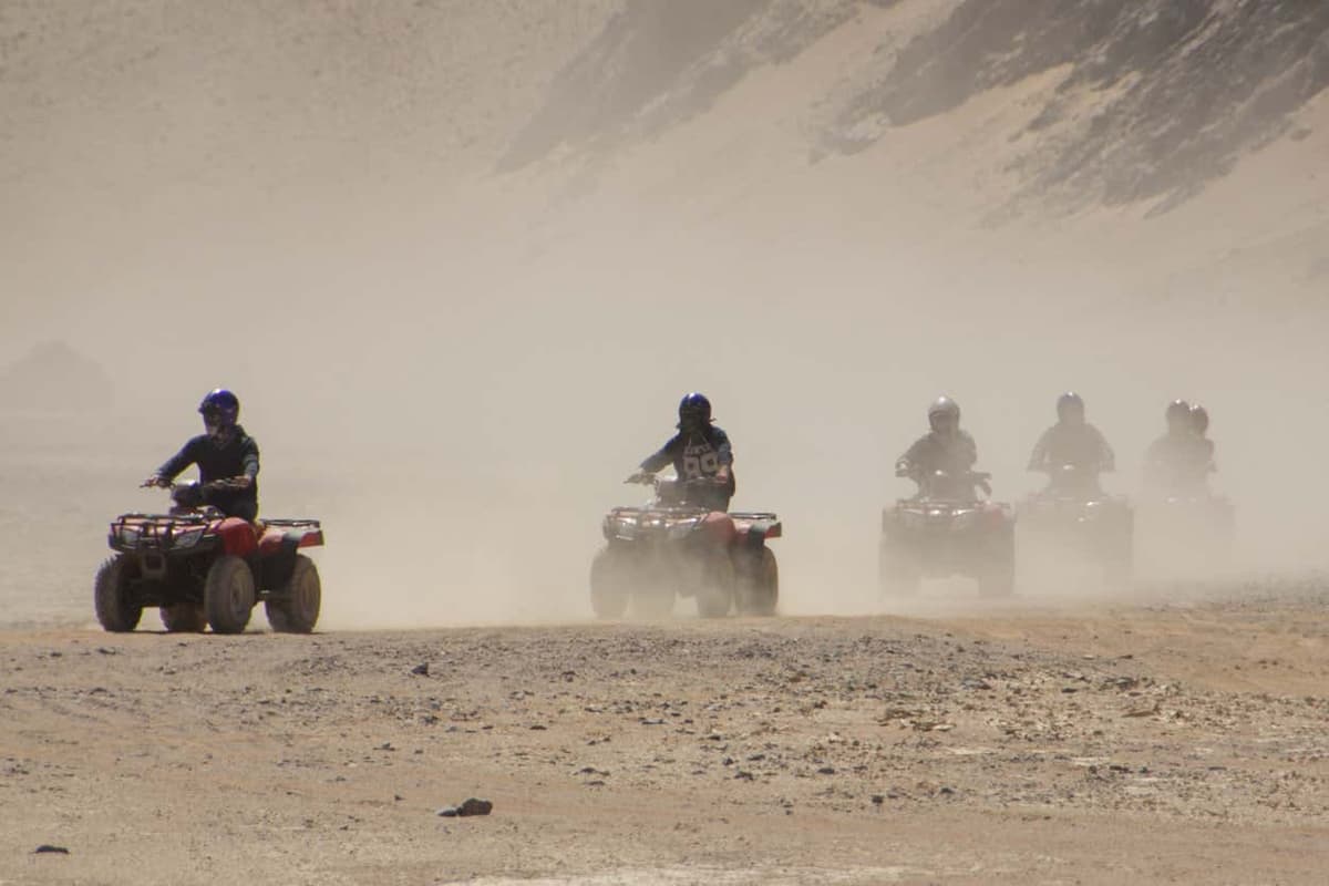 Tour nel deserto in quad + Giro in cammello