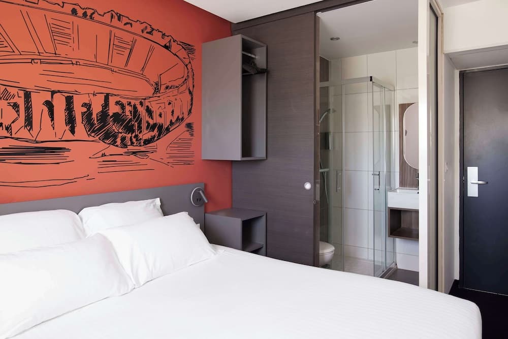 Hôtel, restaurant Kyriad Fréjus