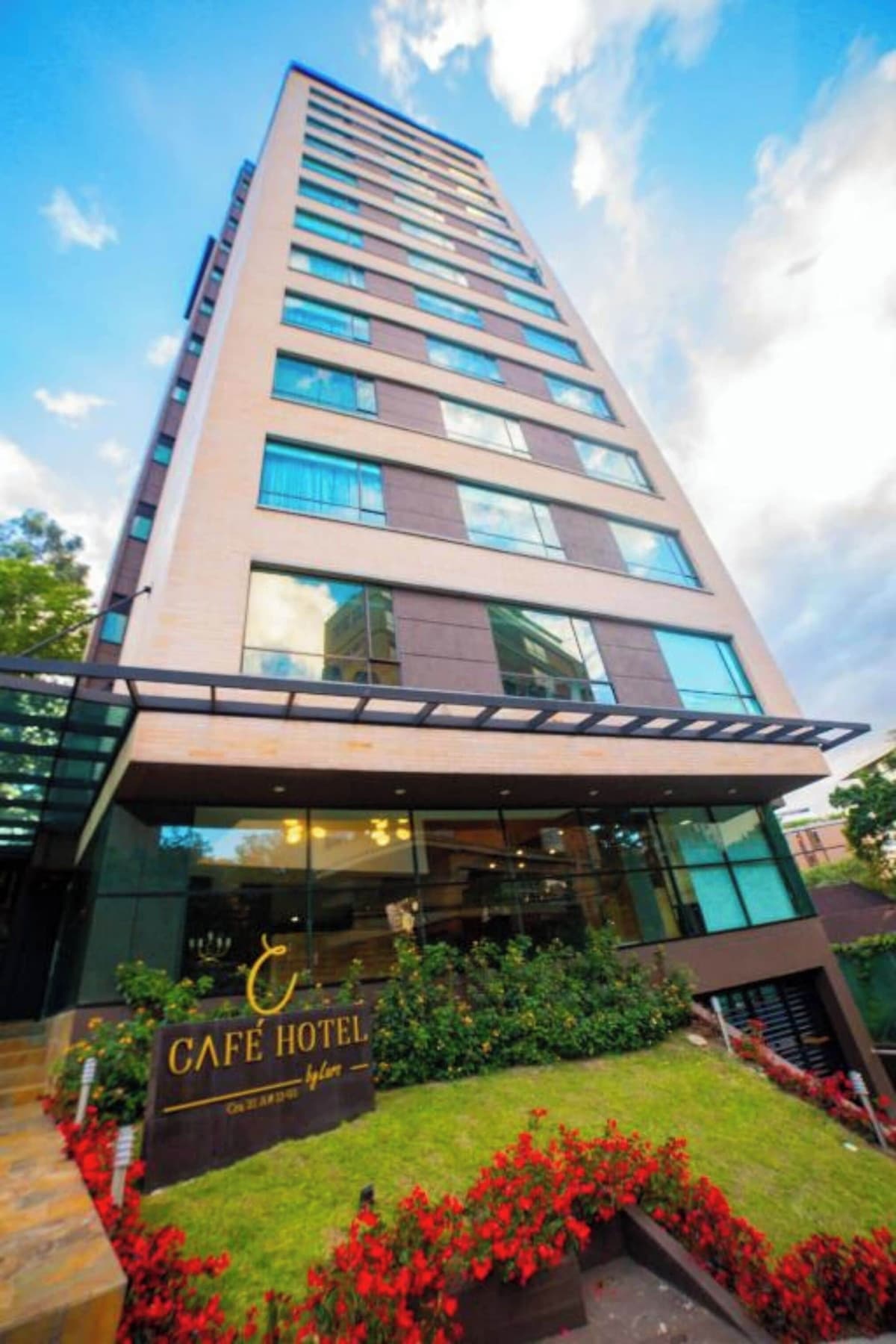 Cafe Hotel Medellín by Lars