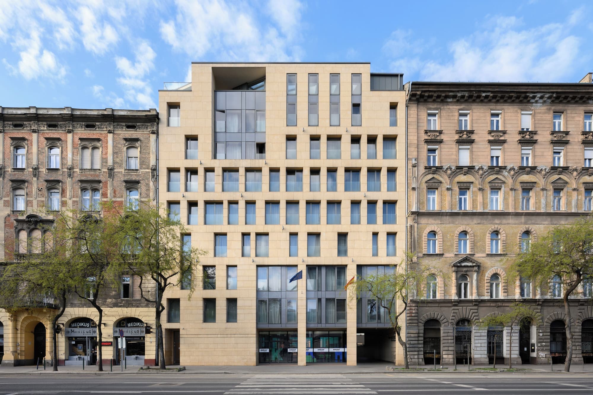 Akeah Verdi Budapest