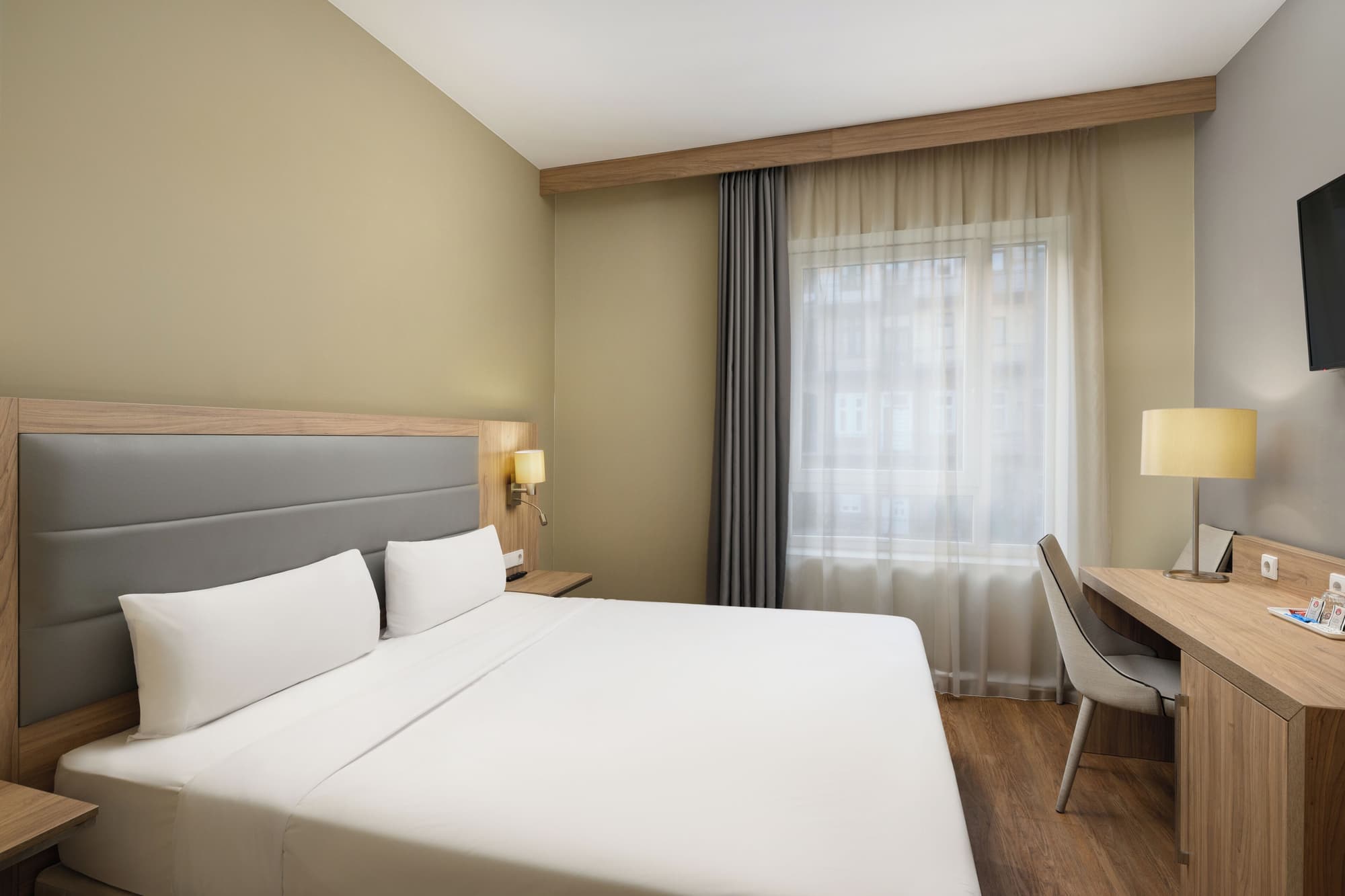 Akeah Verdi Budapest