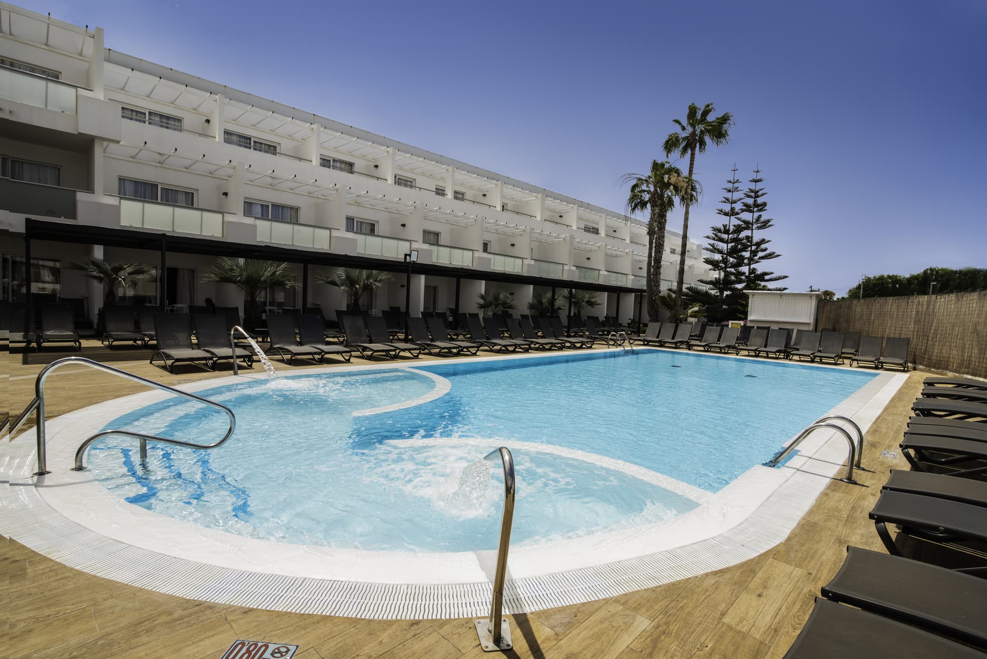 Aequora Lanzarote, Pool