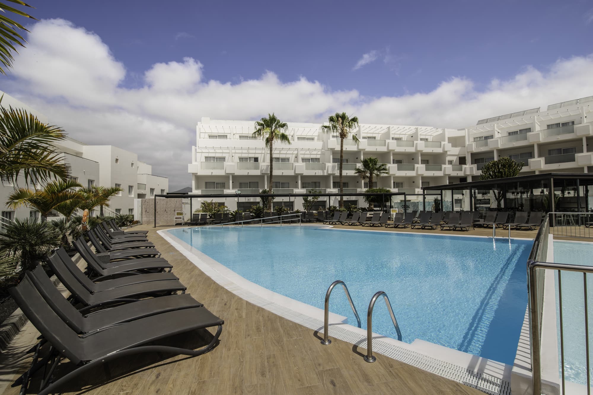 Aequora Lanzarote, Pool