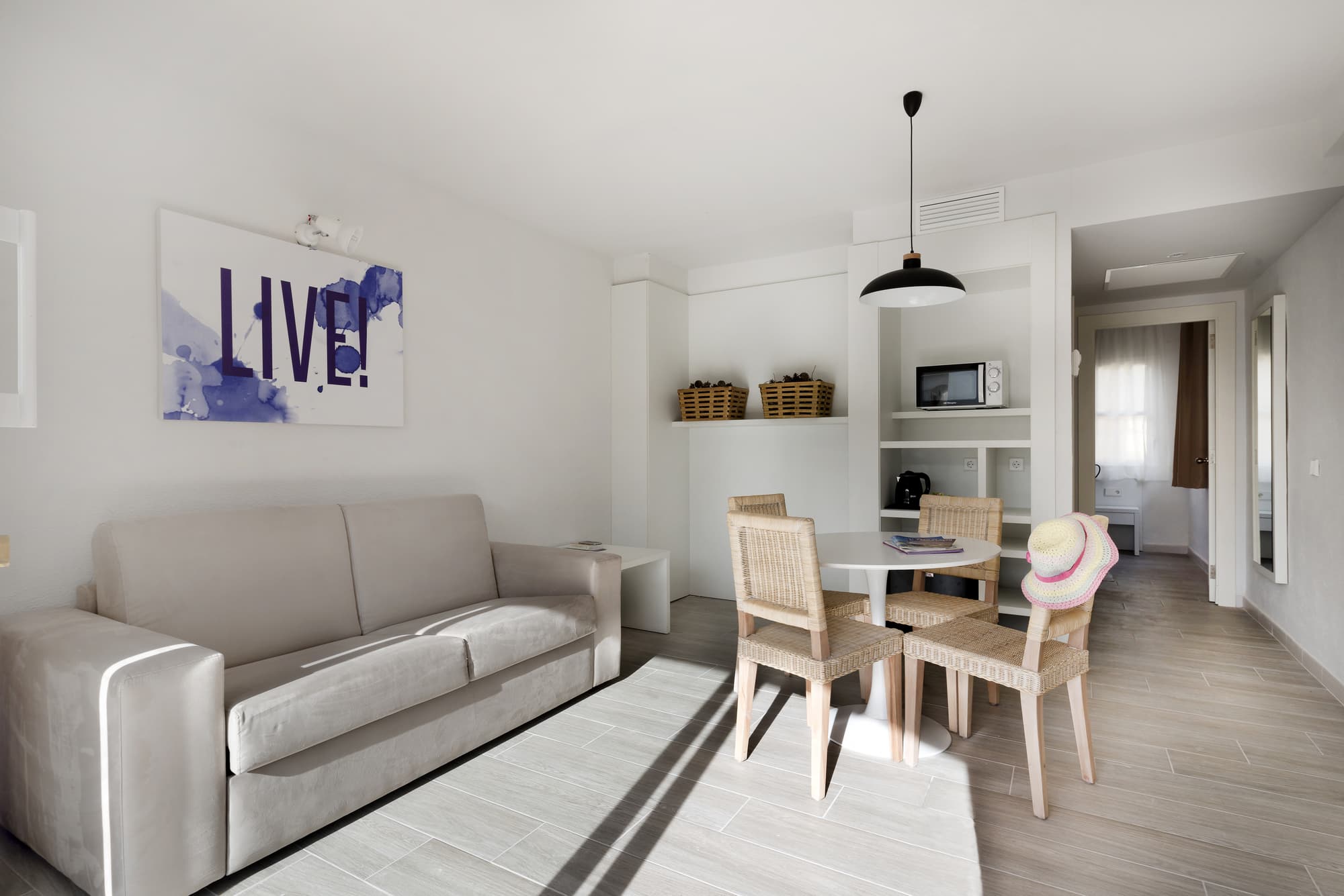 FERGUS Club Europa, Room