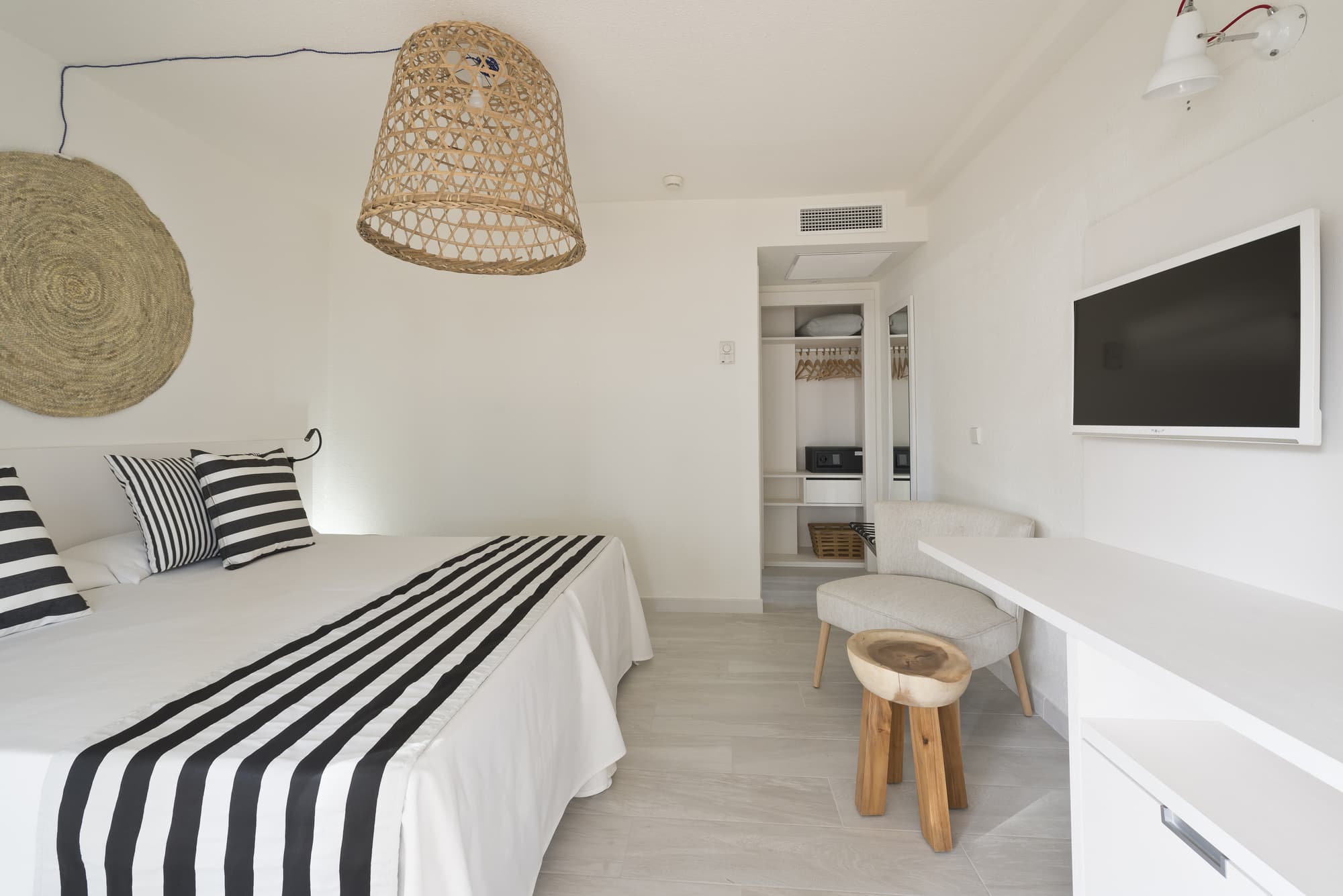 FERGUS Club Europa, Room