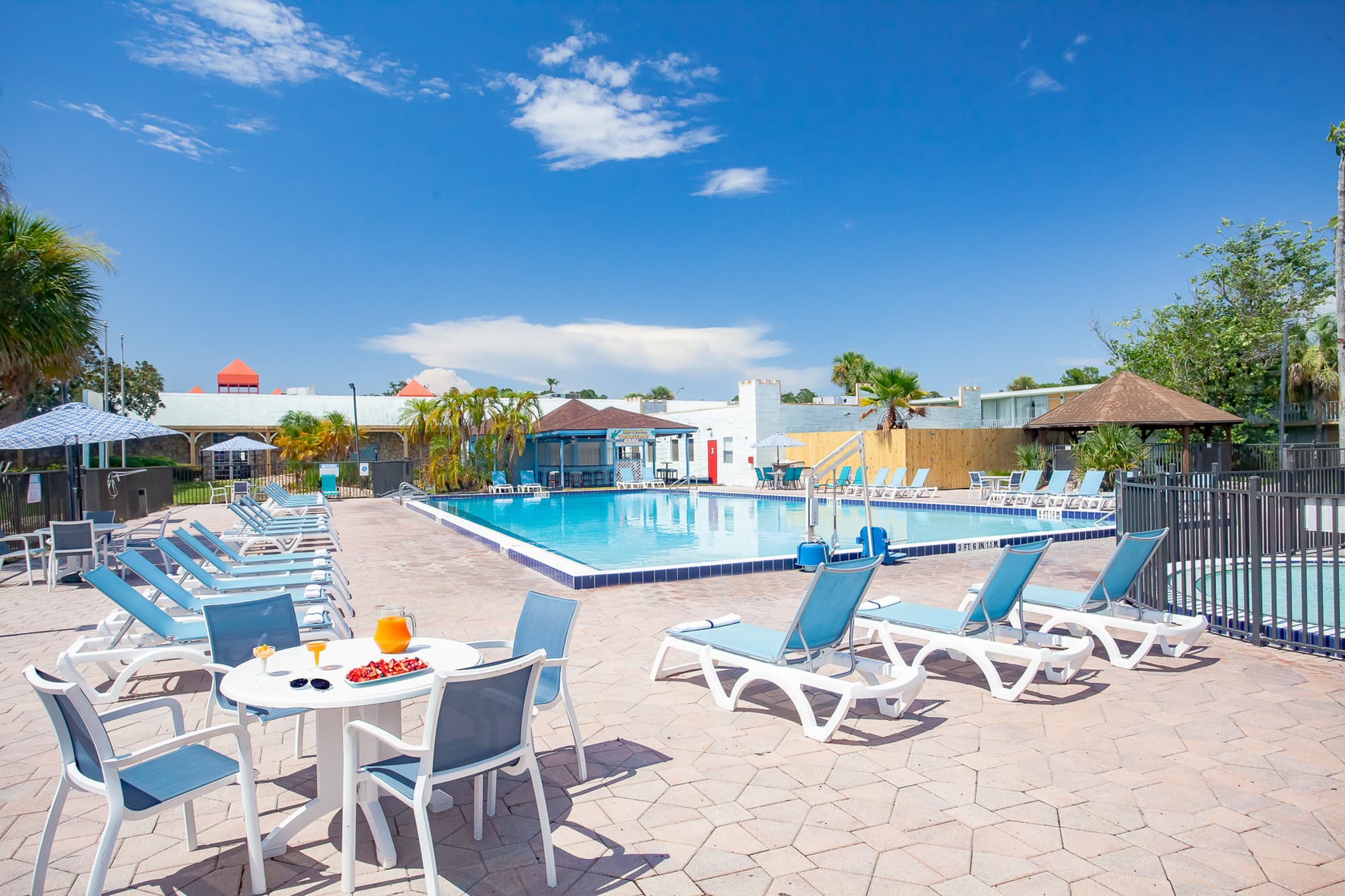 Seralago Hotel and Suites Main Gate East, Pool