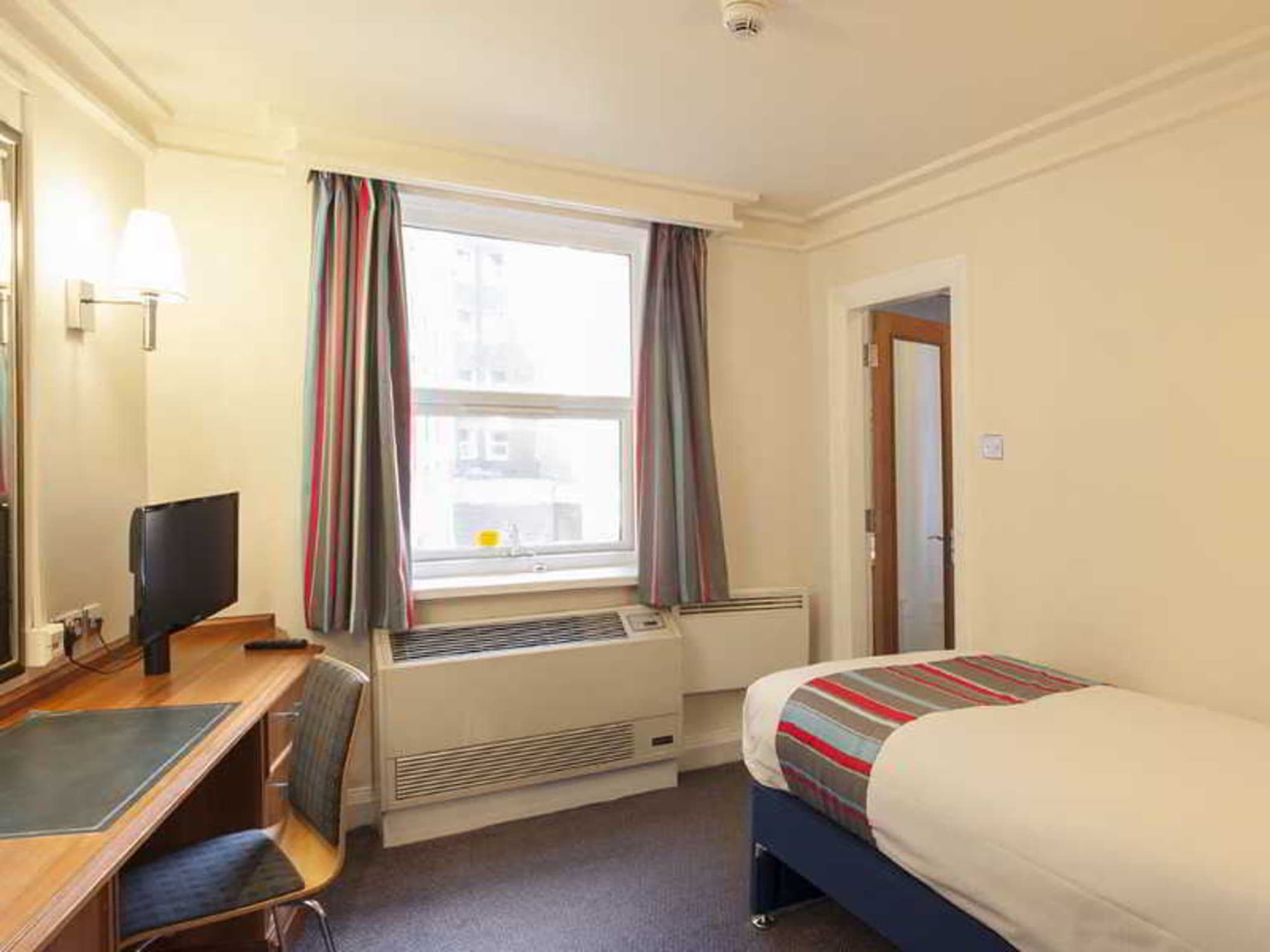 Travelodge Kings Cross Royal Scot, Room