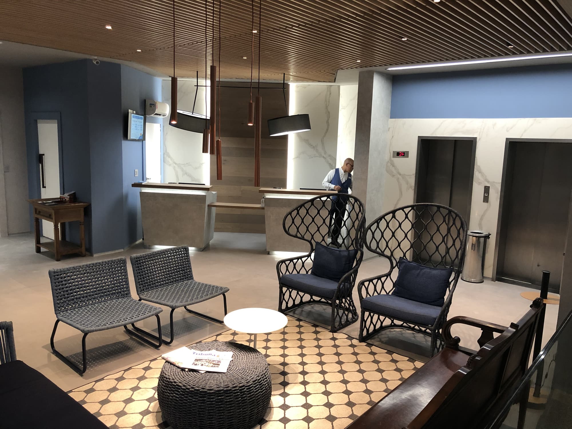 Monte Pascoal, Lobby