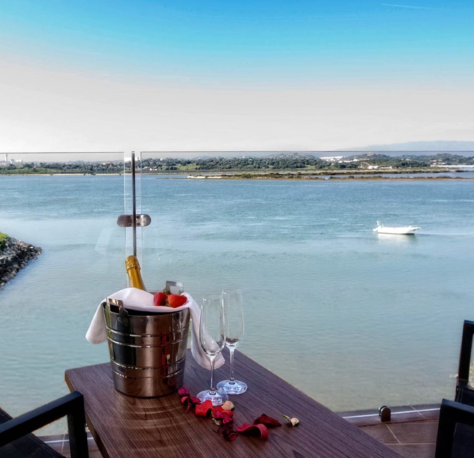 Agua Hotels Riverside, Beach