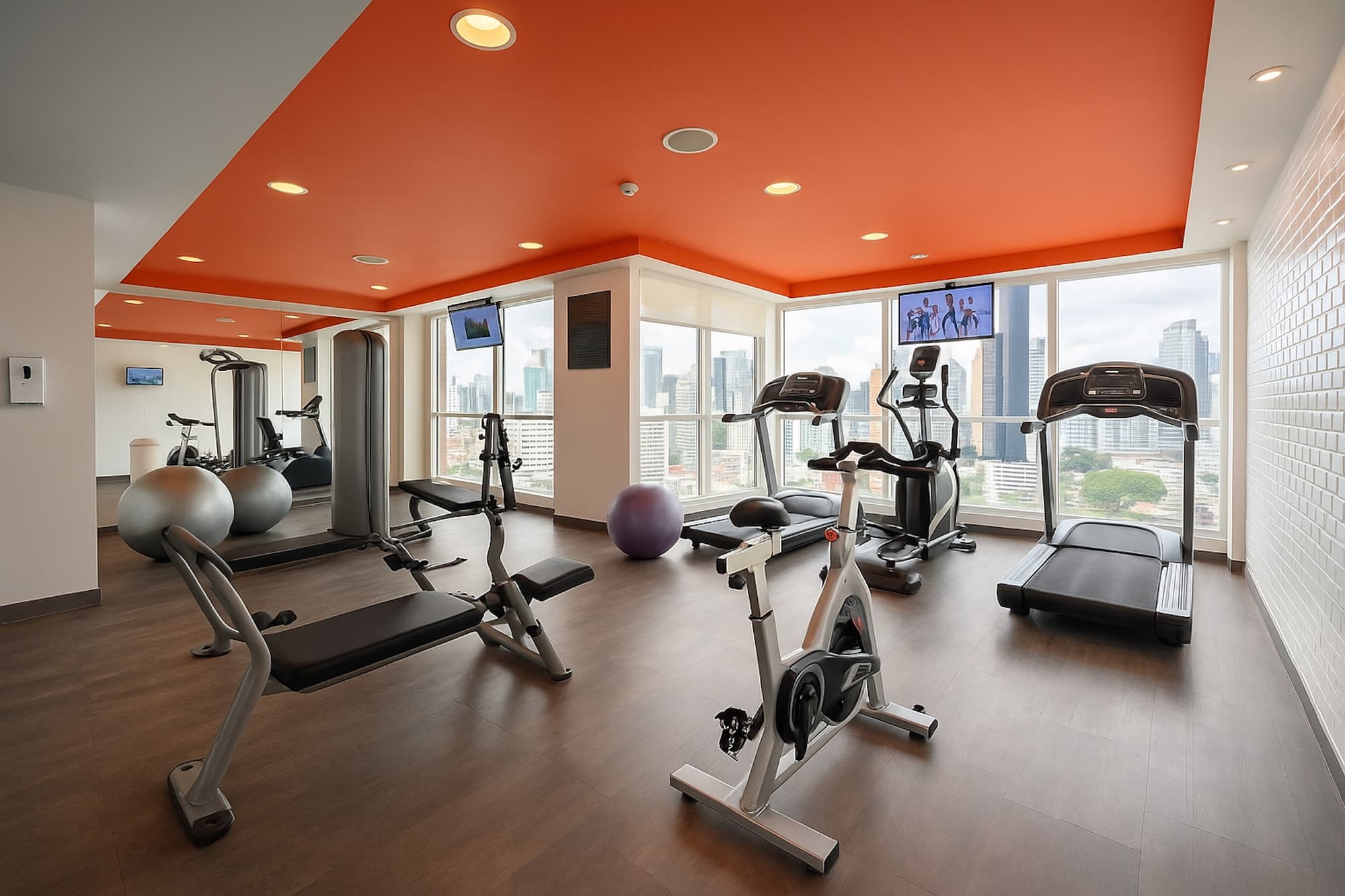 Tryp By Wyndham Panama Centro, Sports and Entertainment