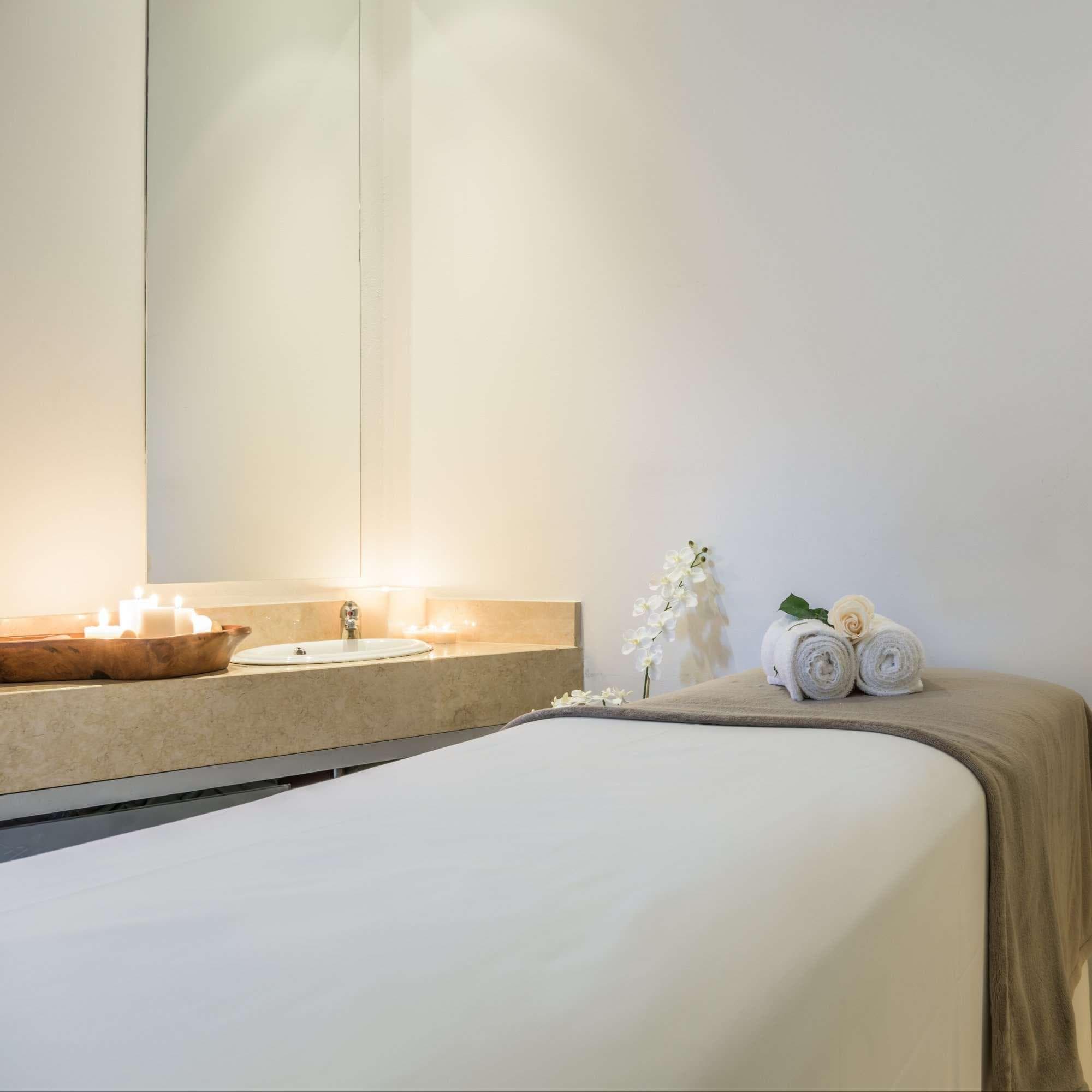 NH Bogotá Urban 26 Royal, Sports and Entertainment