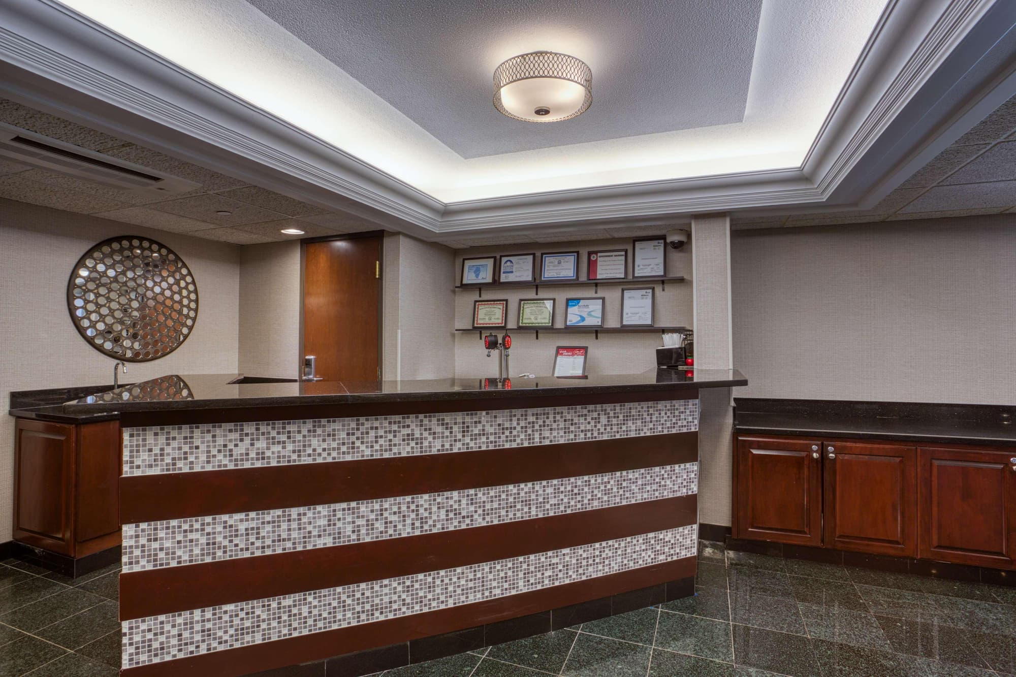 Drury Inn Suites St Louis Fairview Heights, Bar