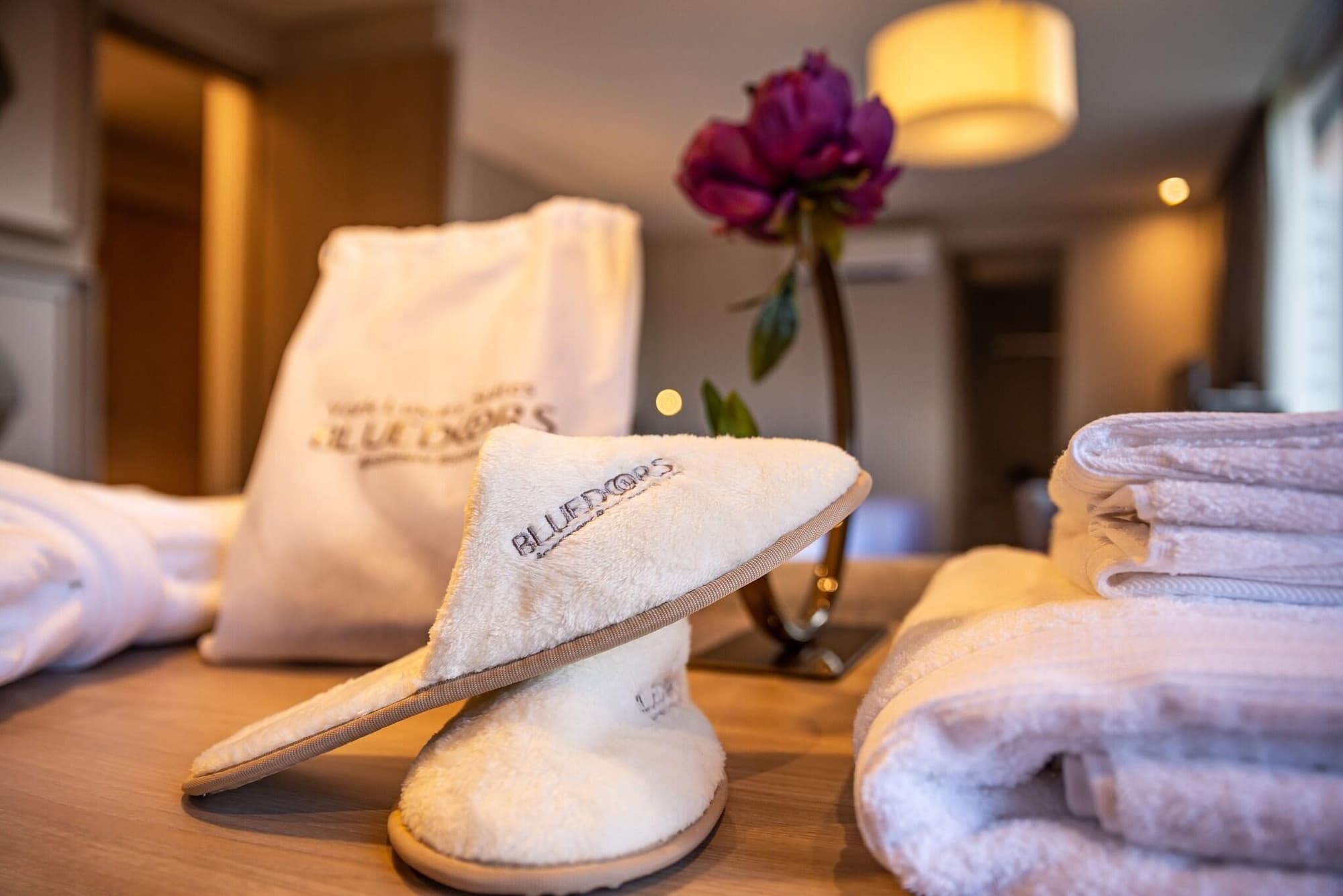 York Luxury Suites, Room