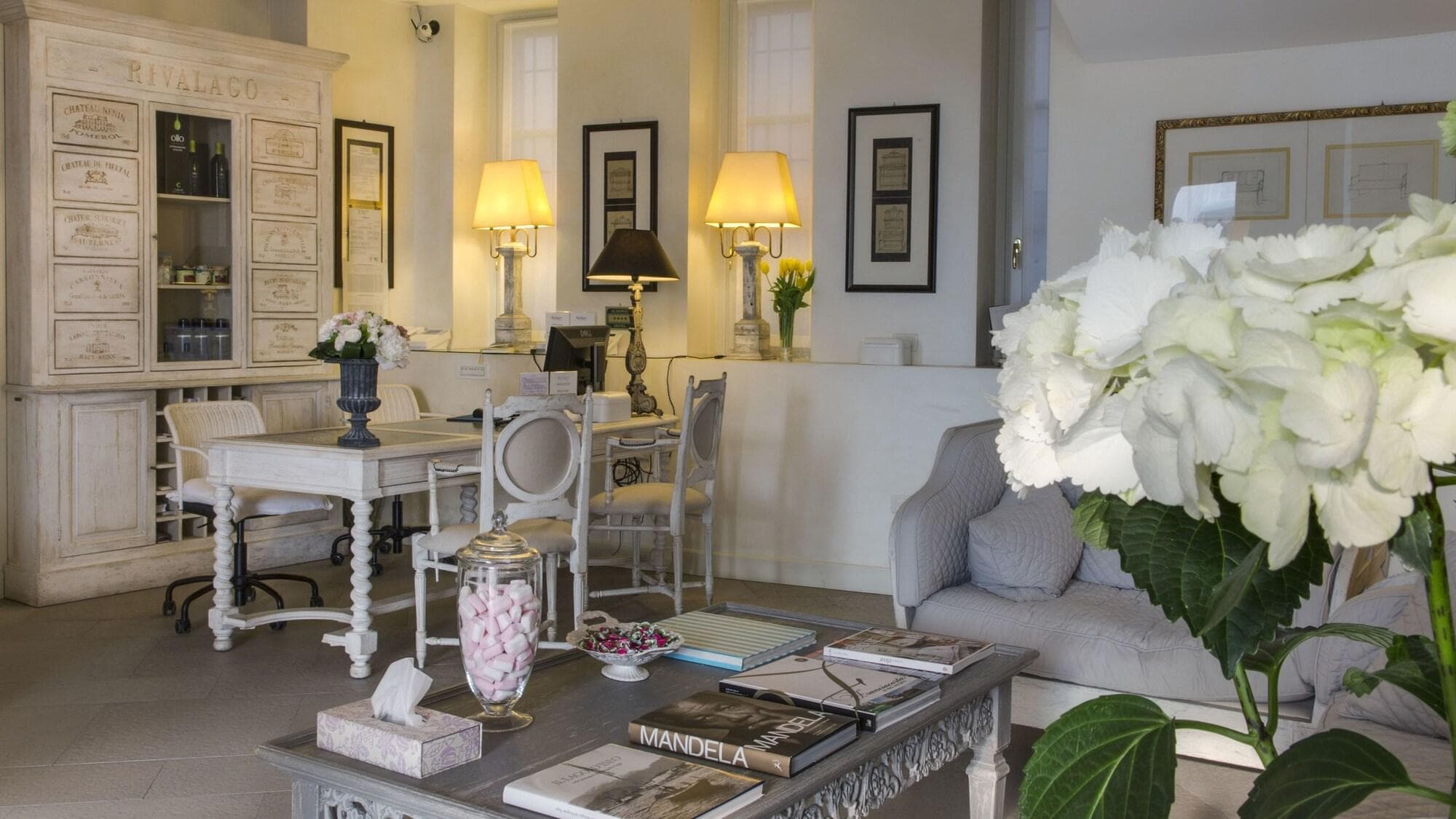 Hotel Rivalago, Lobby