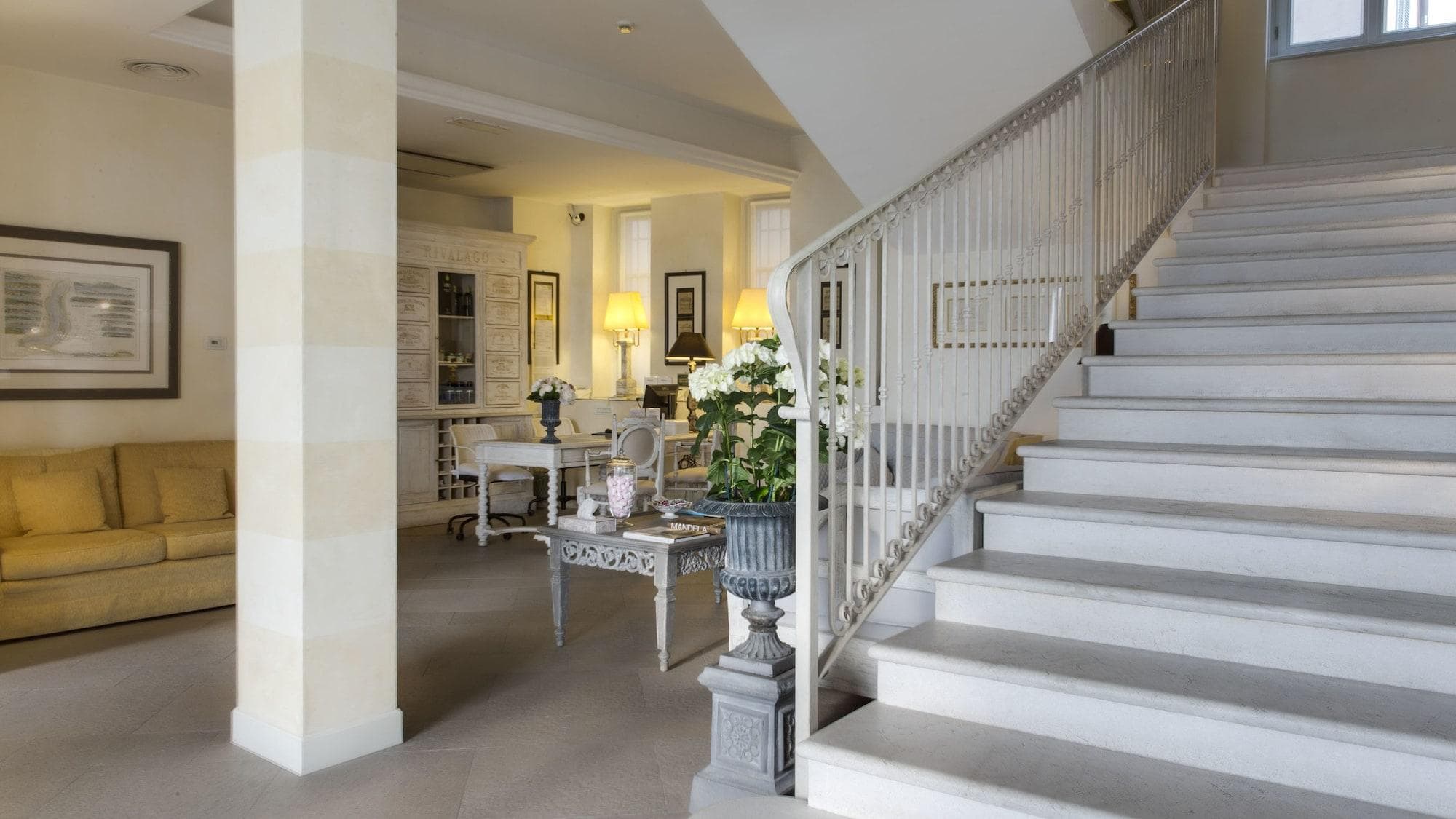 Hotel Rivalago, Lobby