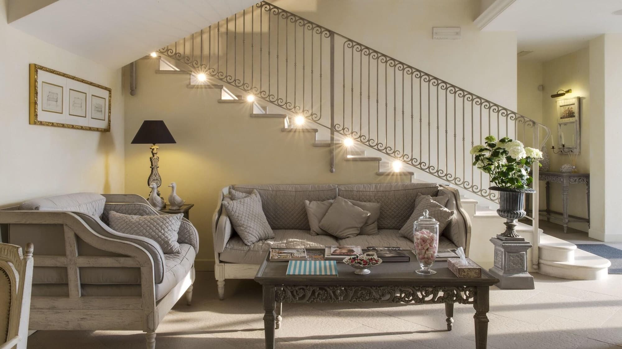 Hotel Rivalago, Lobby