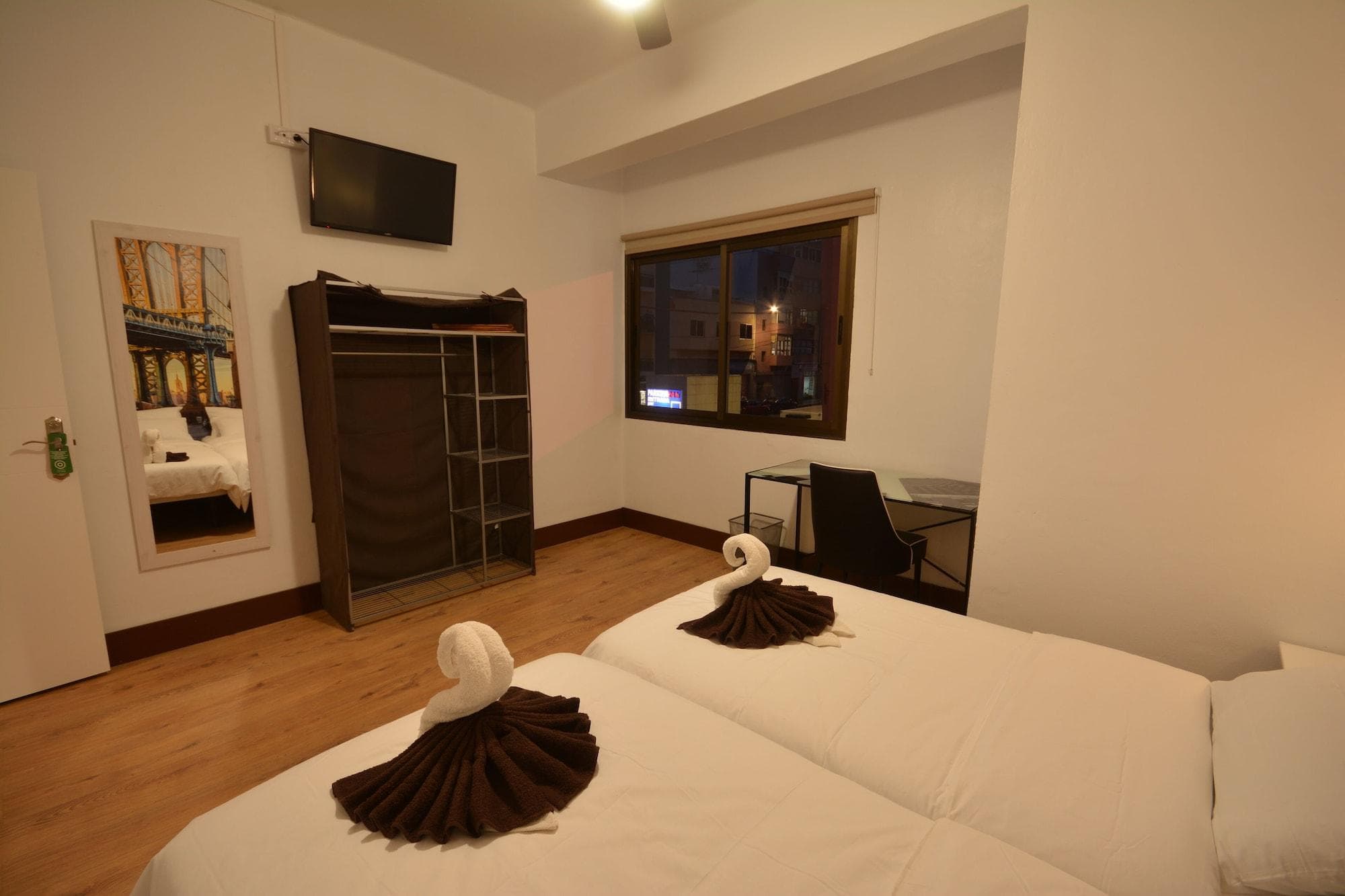 City Room Las Palmas, Room