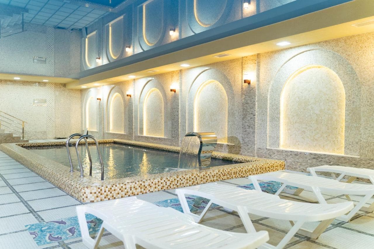 Reikartz Bahor Bukhara, Pool