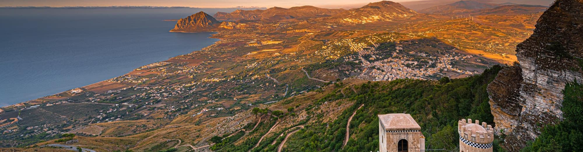 Erice sobre el mar, Italia