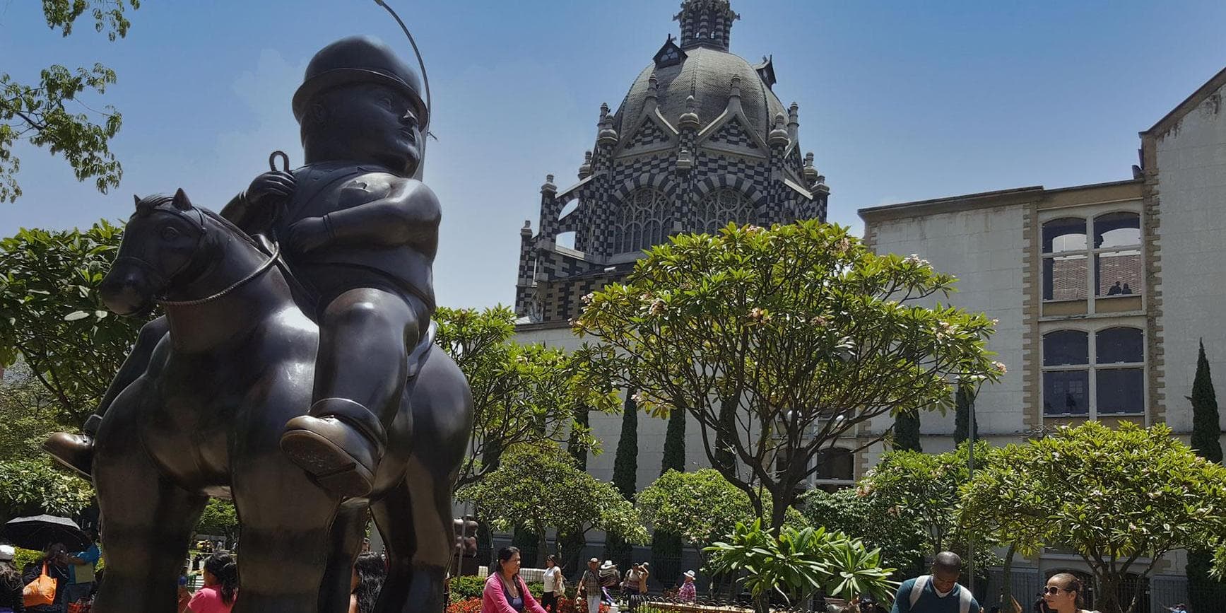 Day 6. Armenia - Medellin city tour.