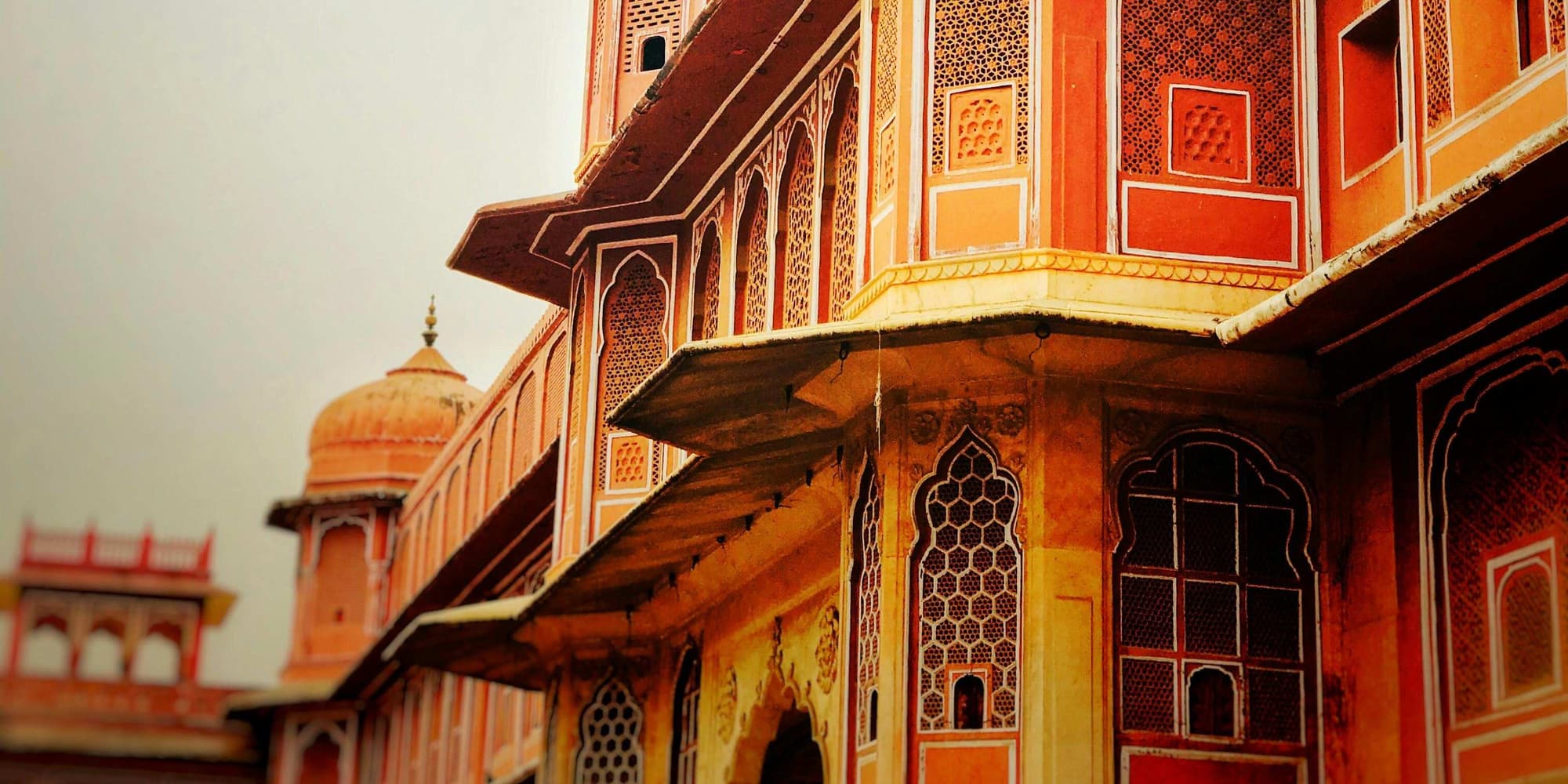 DAY 2: EXPLORATION OF JAIPUR AND ROYAL PALACE EXPERIENCE