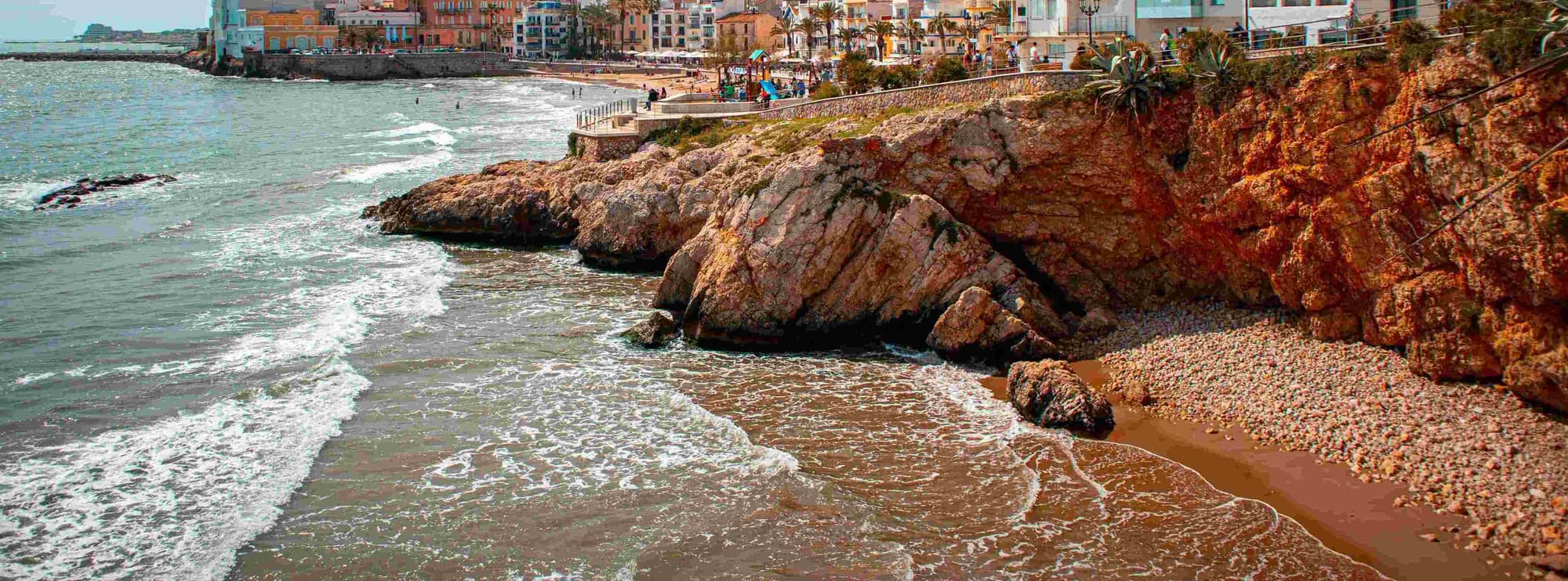 DÍA 3: SITGES – PLAYA Y CULTURA COSTERA