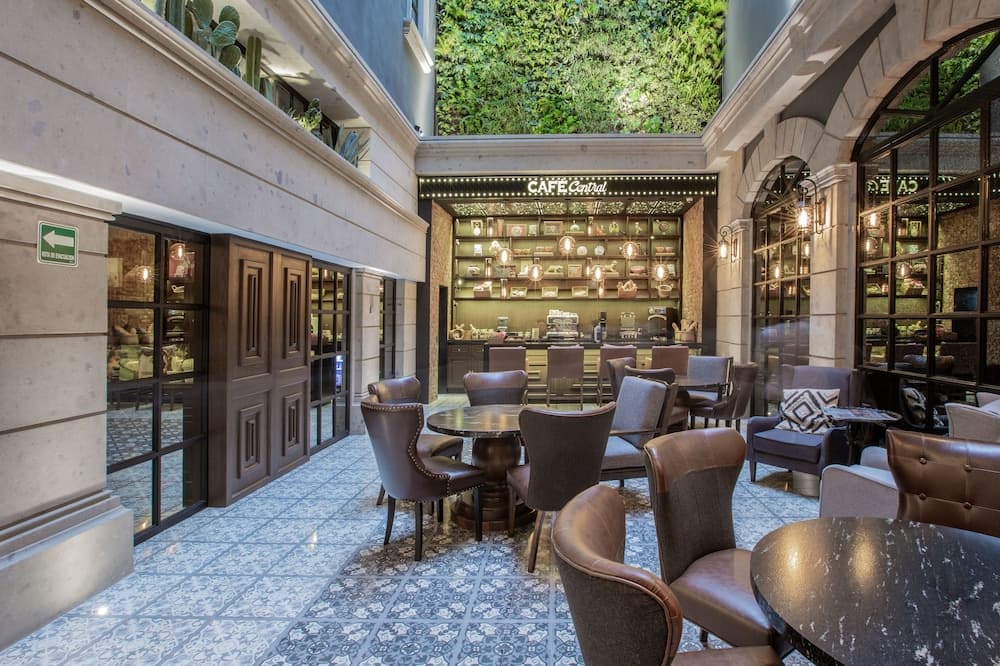 Zócalo Central, Lobby sitting area