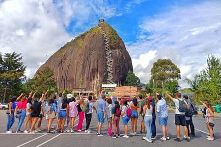 Tour Guatapé : Piedra del Peñol con Tour en Barco, Desayuno, Almuerzo