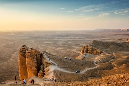 Edge of the World Riyadh Tour with Camel Ride, Bat Cave & Dinner