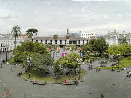 Das Beste von Quito: Stadtrundfahrt, Mittele der Welt plus Seilbahn oder Museum  