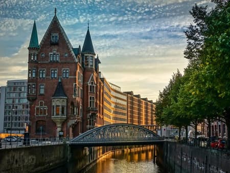 Elbphilharmonie, Speicherstadt & HafenCity Private Walking Tour