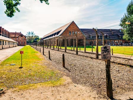 Auschwitz-Birkenau Historical Guided Tour From Krakow with Transport