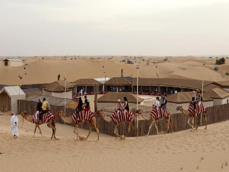 Rode Duinen Desert Safari en Kameelrit met BBQ bij Al Khayma Camp