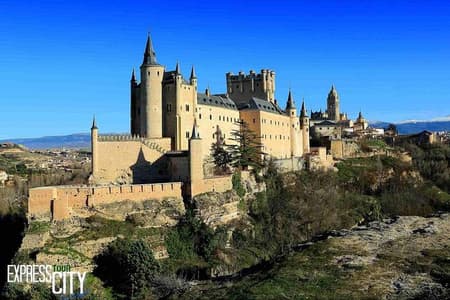 Buchen Sie Ihre Busreise nach Magic Segovia und genießen Sie eine kostenlose Stadtrundfahrt durch Madrid