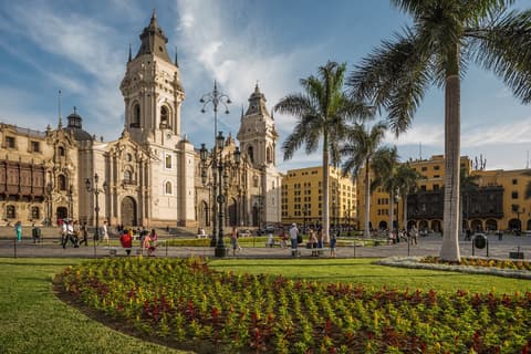 Explore Peru – 11 Days: Lima, Colca Valley, Puno, Cusco, Machu Picchu with Domestic Flights, French-speaking guide