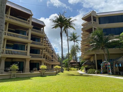 Beyond Resort Kata, Exterior