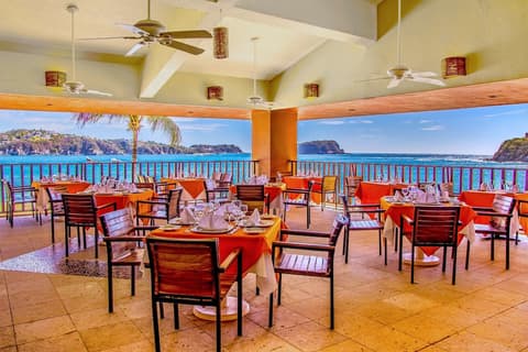 Las Brisas Huatulco (Regional), Restaurant