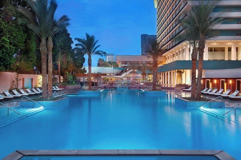 The Nile Ritz-Carlton, Cairo, Pool