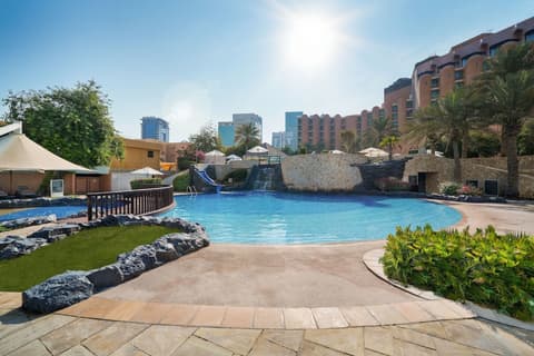 Sheraton Abu Dhabi Hotel & Resort, Pool