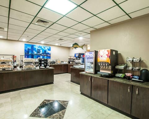 Clarion Inn & Suites Miami International Airport, Breakfast area