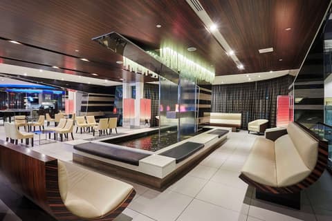 Hyatt Regency Toronto, Lobby