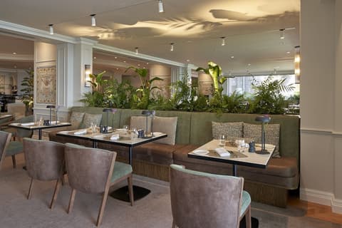 The Cliff Bay, Restaurant