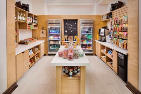 DoubleTree by Hilton Los Angeles - Commerce, Dining