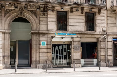 Hotel ILUNION Almirante, Exterior