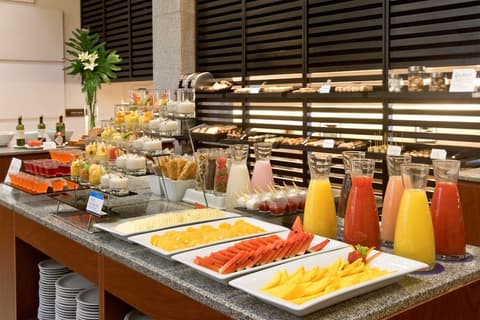 NH Cordoba Panorama, Food and drink