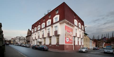 Hotel Henrietta, Exterior