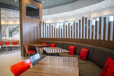 ibis Mendoza Hotel, Reception