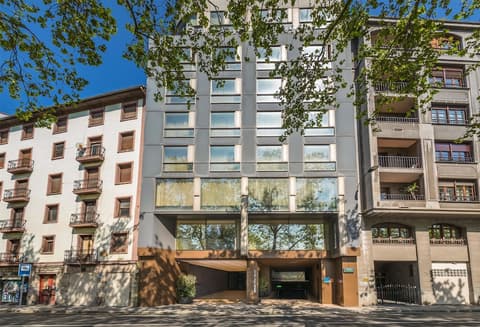 Barceló Bilbao Nervión, Front of property