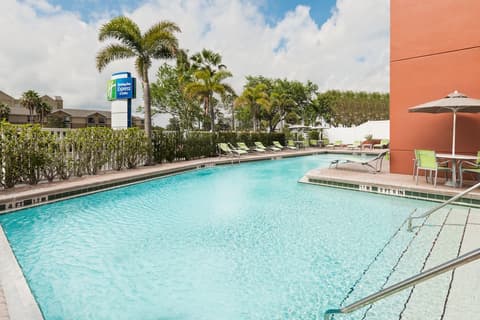 Holiday Inn Express & Suites Nearest Universal Orlando by IHG, Pool
